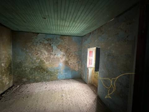 Moradia para restauro em Castro Laboreiro, Viana do Castelo