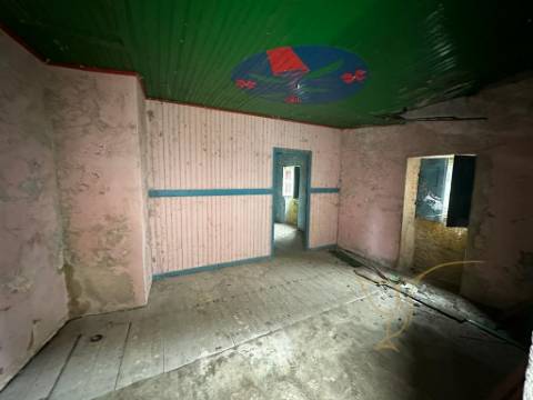 Moradia para restauro em Castro Laboreiro, Viana do Castelo