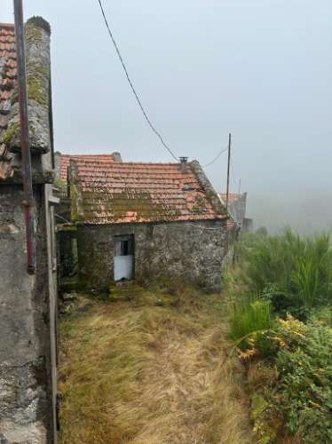 Moradia para restauro em Castro Laboreiro, Viana do Castelo