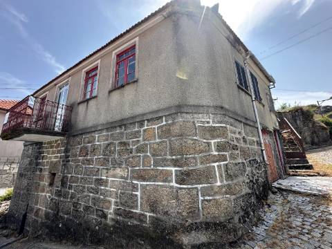 Moradia para restauro em Castro Laboreiro, Viana do Castelo