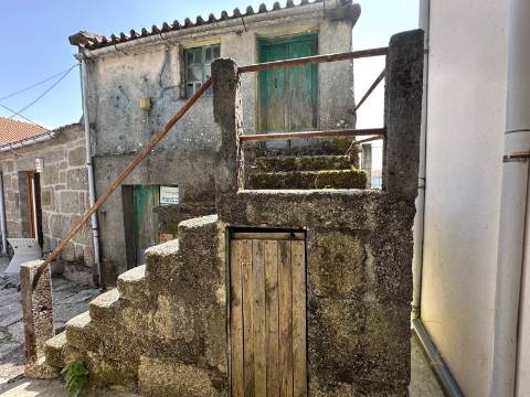 Moradia para restauro em Castro Laboreiro, Viana do Castelo