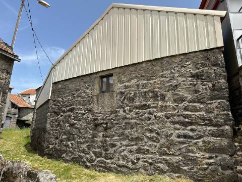 Moradia para restauro em Castro Laboreiro, Viana do Castelo