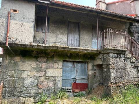 Moradia para restauro em Castro Laboreiro, Viana do Castelo
