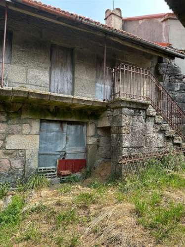 Moradia para restauro em Castro Laboreiro, Viana do Castelo