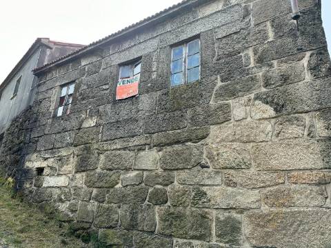 Moradia para restauro em Castro Laboreiro, Viana do Castelo