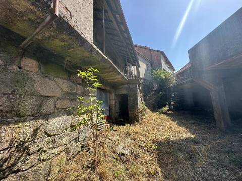 Moradia para restauro em Castro Laboreiro, Viana do Castelo
