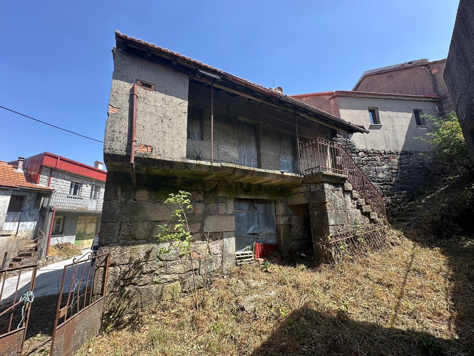 Moradia para restauro em Castro Laboreiro, Viana do Castelo