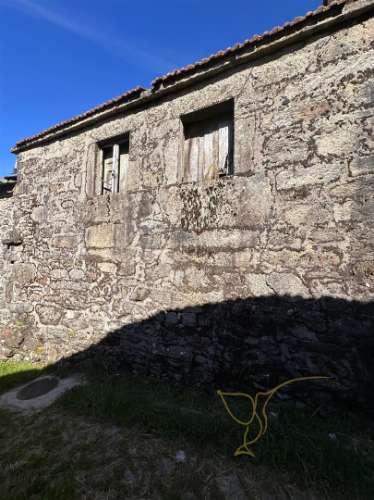 Moradia em restauro em Castro Laboreiro, Viana do Castelo
