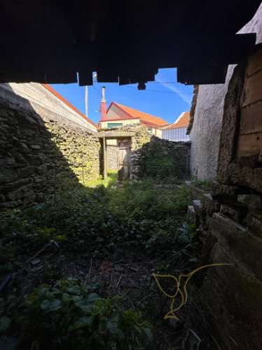 Moradia em restauro em Castro Laboreiro, Viana do Castelo