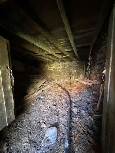 Moradia em restauro em Castro Laboreiro, Viana do Castelo