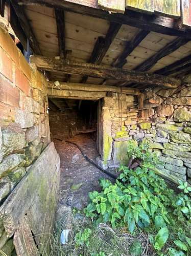 Moradia em restauro em Castro Laboreiro, Viana do Castelo