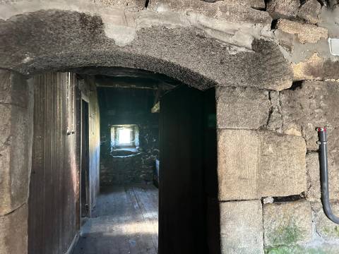 Moradia em restauro em Castro Laboreiro, Viana do Castelo