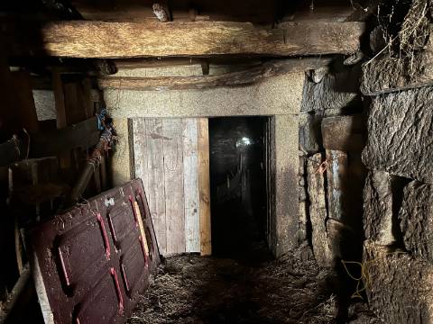 Moradia em restauro em Castro Laboreiro, Viana do Castelo