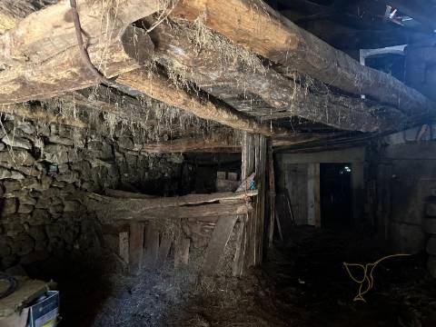 Moradia em restauro em Castro Laboreiro, Viana do Castelo