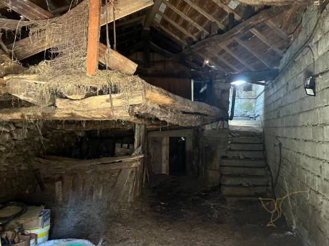 Moradia em restauro em Castro Laboreiro, Viana do Castelo