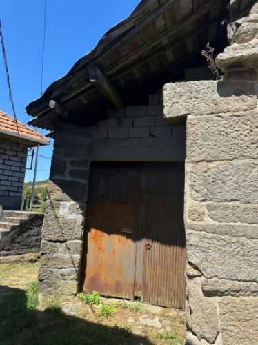 Moradia em restauro em Castro Laboreiro, Viana do Castelo