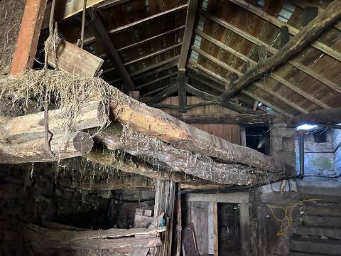 Moradia em restauro em Castro Laboreiro, Viana do Castelo