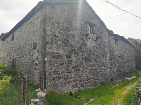 Moradia em restauro em Castro Laboreiro, Viana do Castelo