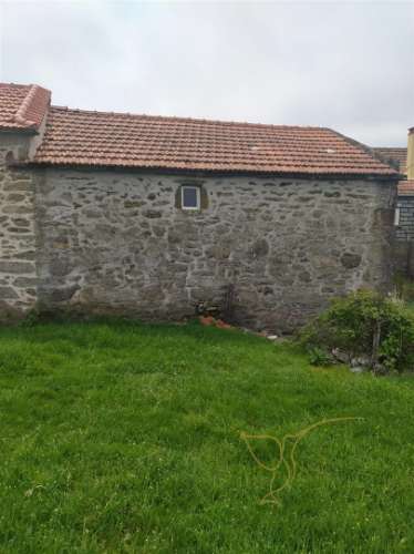 Moradia em restauro em Castro Laboreiro, Viana do Castelo
