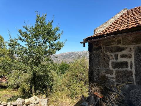 Moradia para restauro em Castro Laboreiro, Viana do Castelo