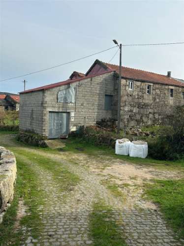 Moradia para restauro em Castro Laboreiro, Viana do Castelo