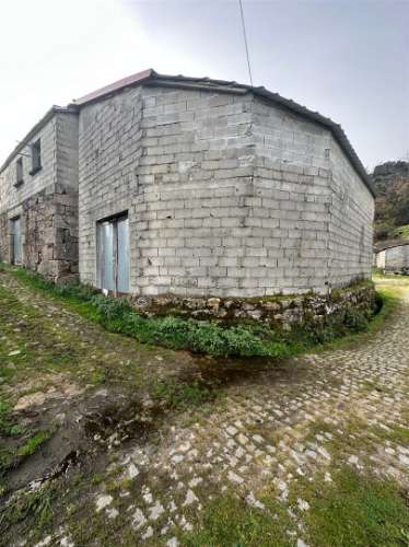 Moradia para restauro em Castro Laboreiro, Viana do Castelo