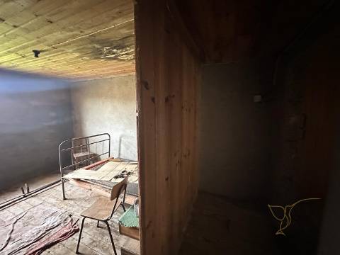 Moradia para restauro em Castro Laboreiro, Viana do Castelo