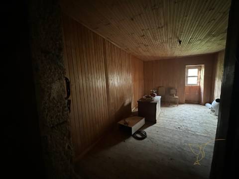 Moradia para restauro em Castro Laboreiro, Viana do Castelo