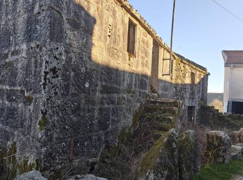 Moradia para restauro em Castro Laboreiro, Viana do Castelo