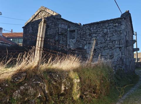 Moradia para restauro em Castro Laboreiro, Viana do Castelo