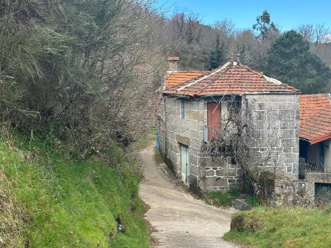 Moradia para restauro em Castro Laboreiro, Viana do Castelo