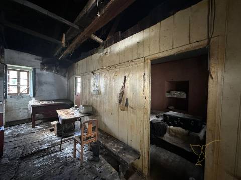 Moradia para restauro em Castro Laboreiro, Viana do Castelo