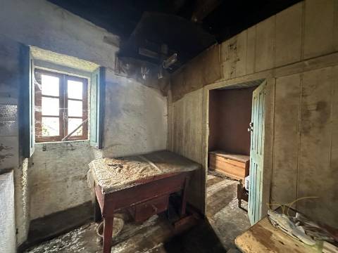 Moradia para restauro em Castro Laboreiro, Viana do Castelo