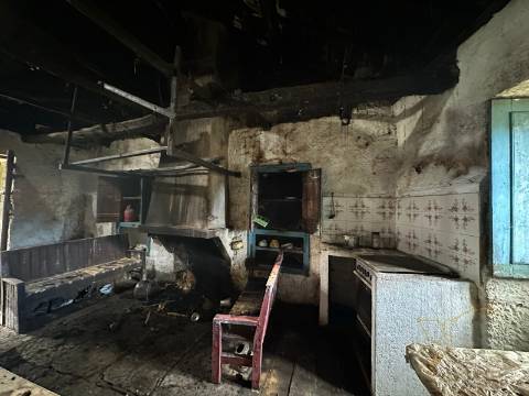 Moradia para restauro em Castro Laboreiro, Viana do Castelo