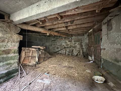 Moradia para restauro em Castro Laboreiro, Viana do Castelo