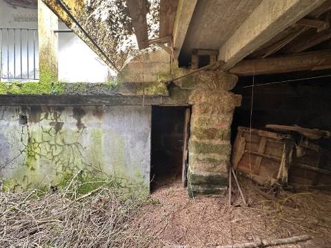 Moradia para restauro em Castro Laboreiro, Viana do Castelo