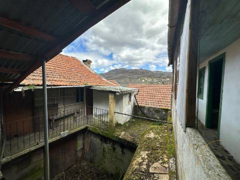 Moradia para restauro em Castro Laboreiro, Viana do Castelo