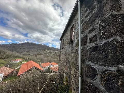 Moradia para restauro em Castro Laboreiro, Viana do Castelo