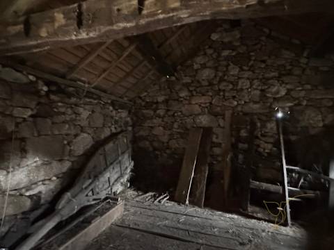 Moradia para restauro em Castro Laboreiro, Viana do Castelo