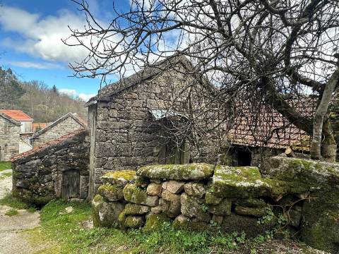 Moradia para restauro em Castro Laboreiro, Viana do Castelo