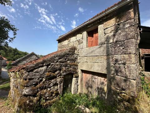Moradia para restauro em Castro Laboreiro, Viana do Castelo