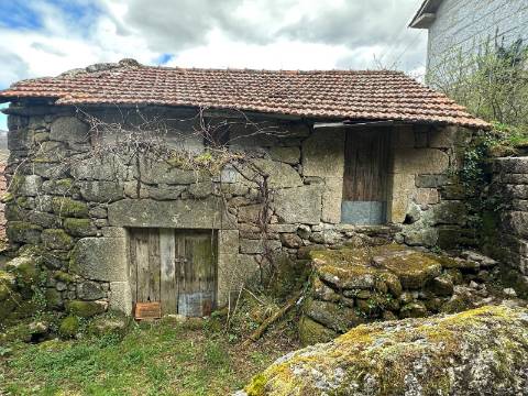 Moradia para restauro em Castro Laboreiro, Viana do Castelo