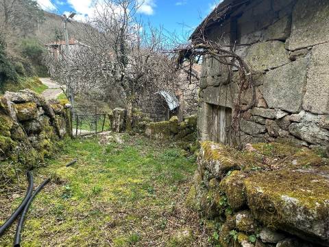 Moradia para restauro em Castro Laboreiro, Viana do Castelo