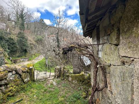Moradia para restauro em Castro Laboreiro, Viana do Castelo