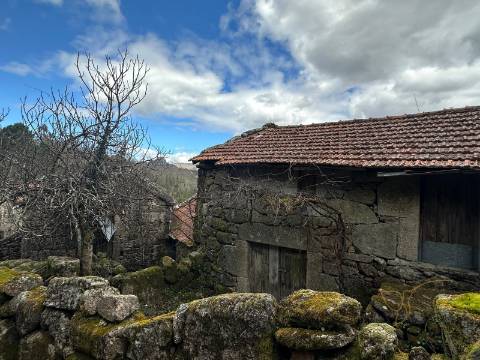 Moradia para restauro em Castro Laboreiro, Viana do Castelo