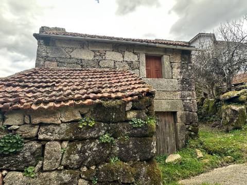 Moradia para restauro em Castro Laboreiro, Viana do Castelo