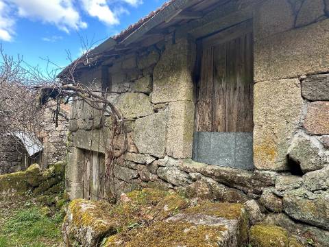 Moradia para restauro em Castro Laboreiro, Viana do Castelo