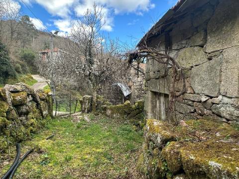 Moradia para restauro em Castro Laboreiro, Viana do Castelo