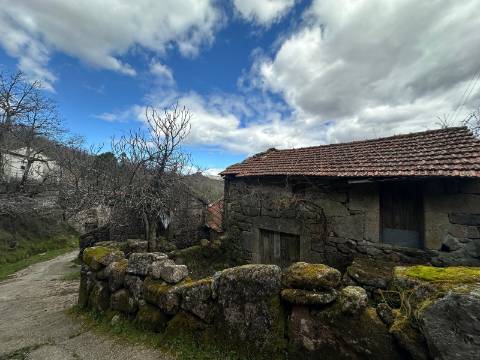 Moradia para restauro em Castro Laboreiro, Viana do Castelo
