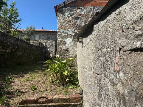 Moradia para Restauro Várzea, Paderne, Melgaço, Viana do Castelo